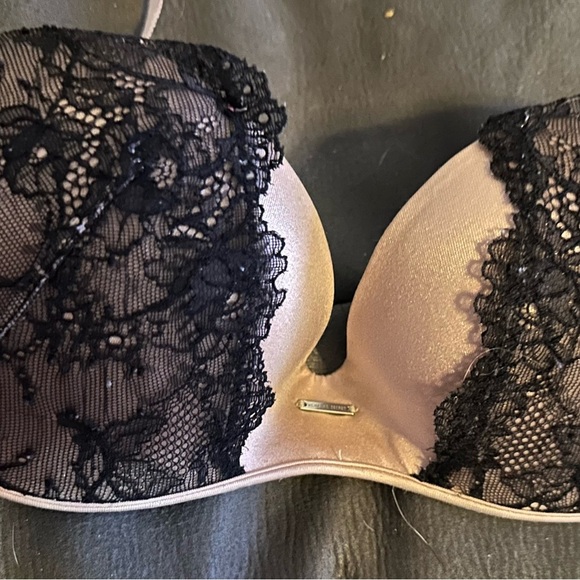 Victorias Secret cream and black lace bra 32D - Picture 2 of 5